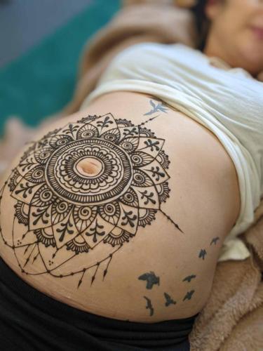 Mandala Henna Belly